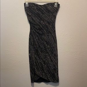Strapless sequin dress with side exposed